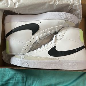 Nike blazer mid ‘77 youth
